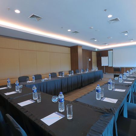 Holiday Inn Express Jakarta International Expo By Ihg Jacarta Exterior foto