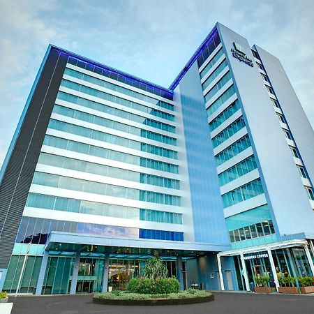 Holiday Inn Express Jakarta International Expo By Ihg Jacarta Exterior foto