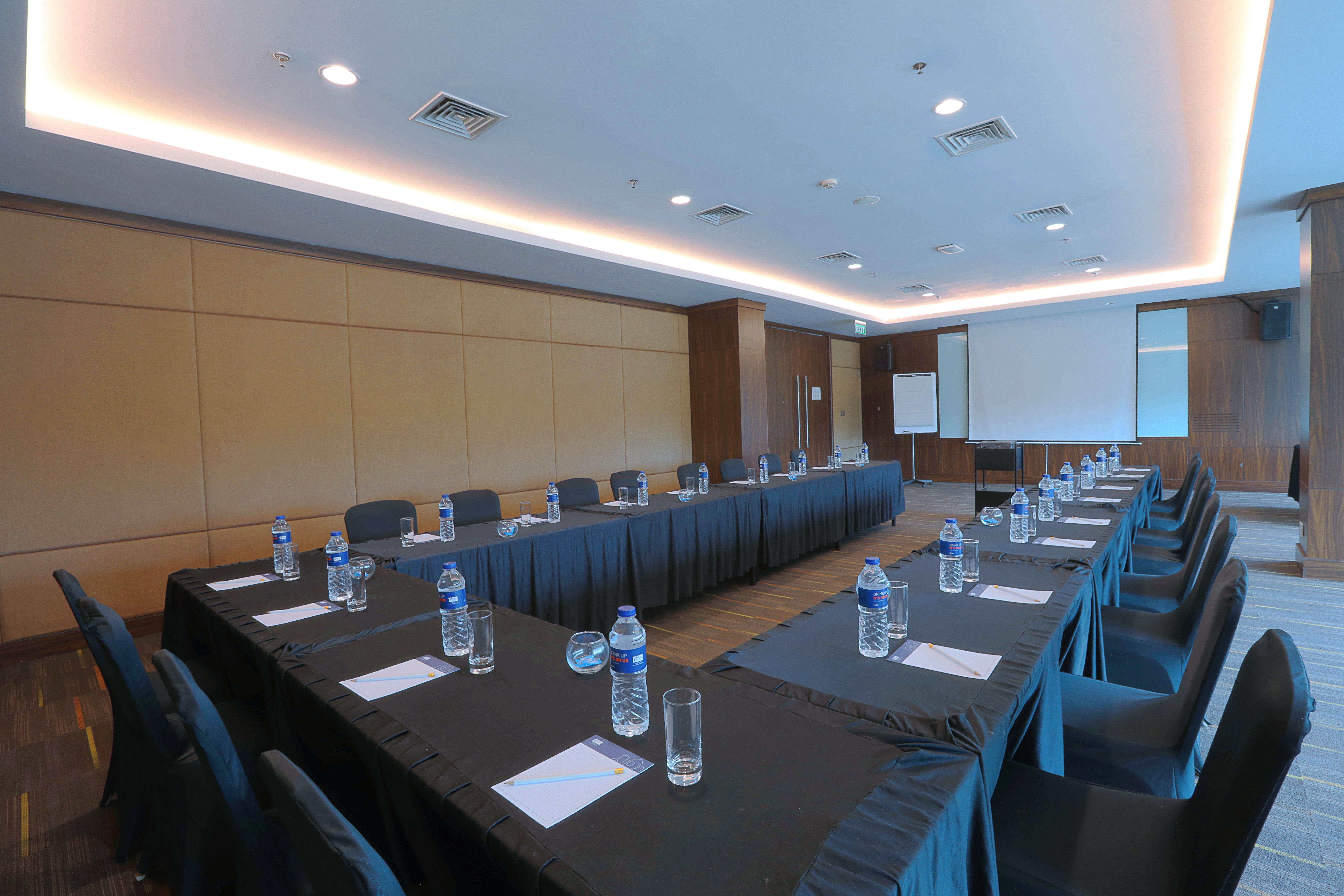 Holiday Inn Express Jakarta International Expo By Ihg Jacarta Exterior foto