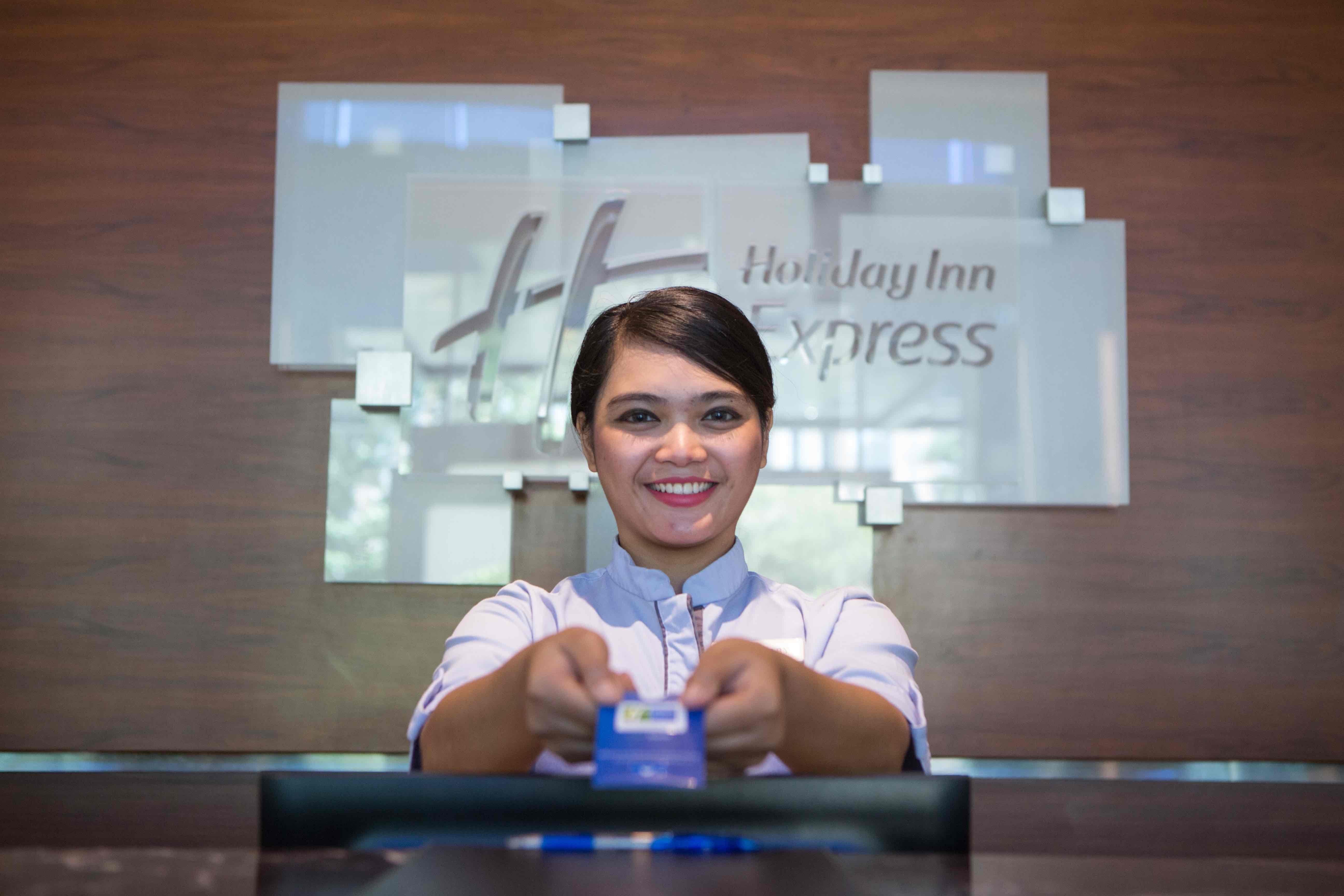 Holiday Inn Express Jakarta International Expo By Ihg Jacarta Exterior foto