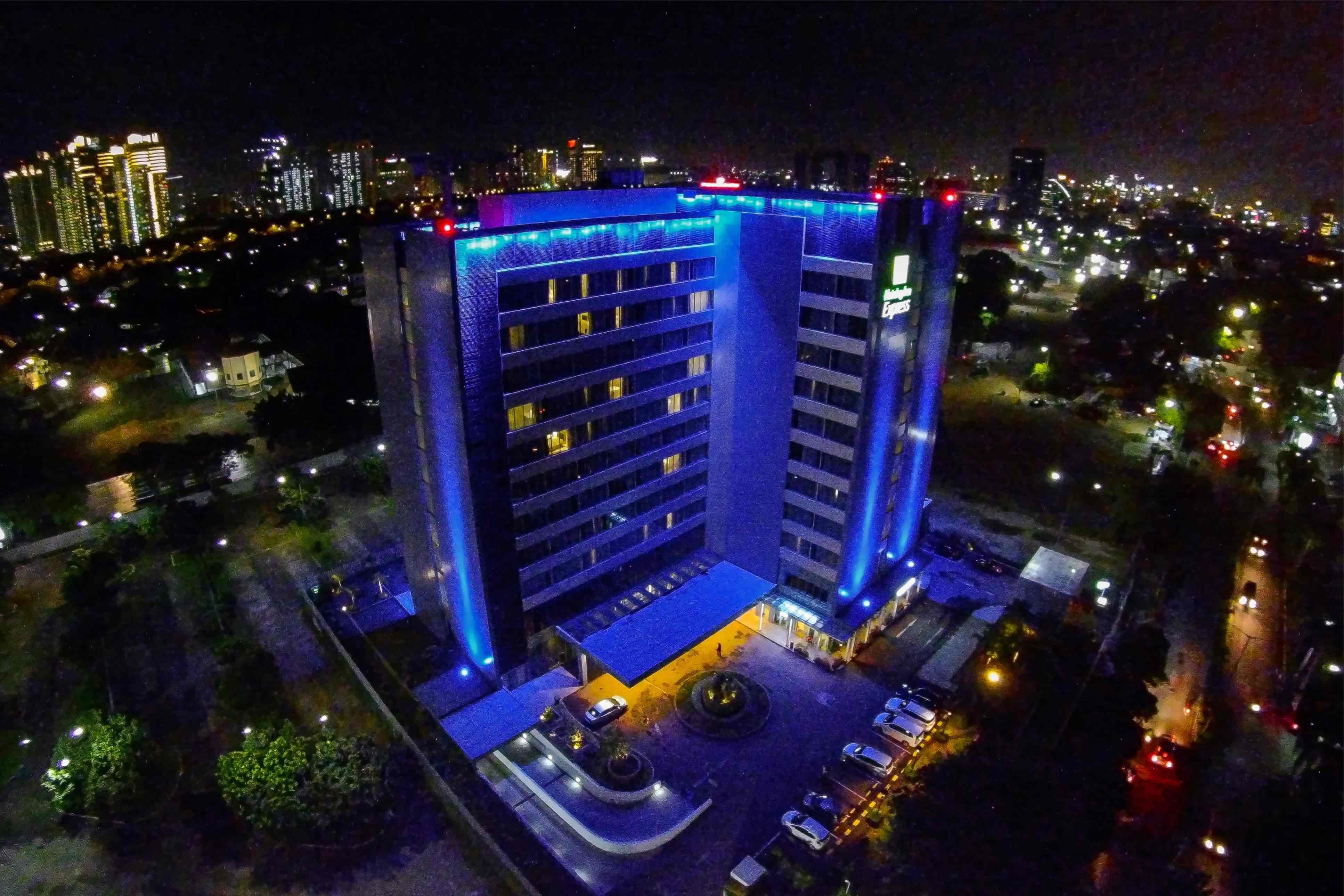 Holiday Inn Express Jakarta International Expo By Ihg Jacarta Exterior foto