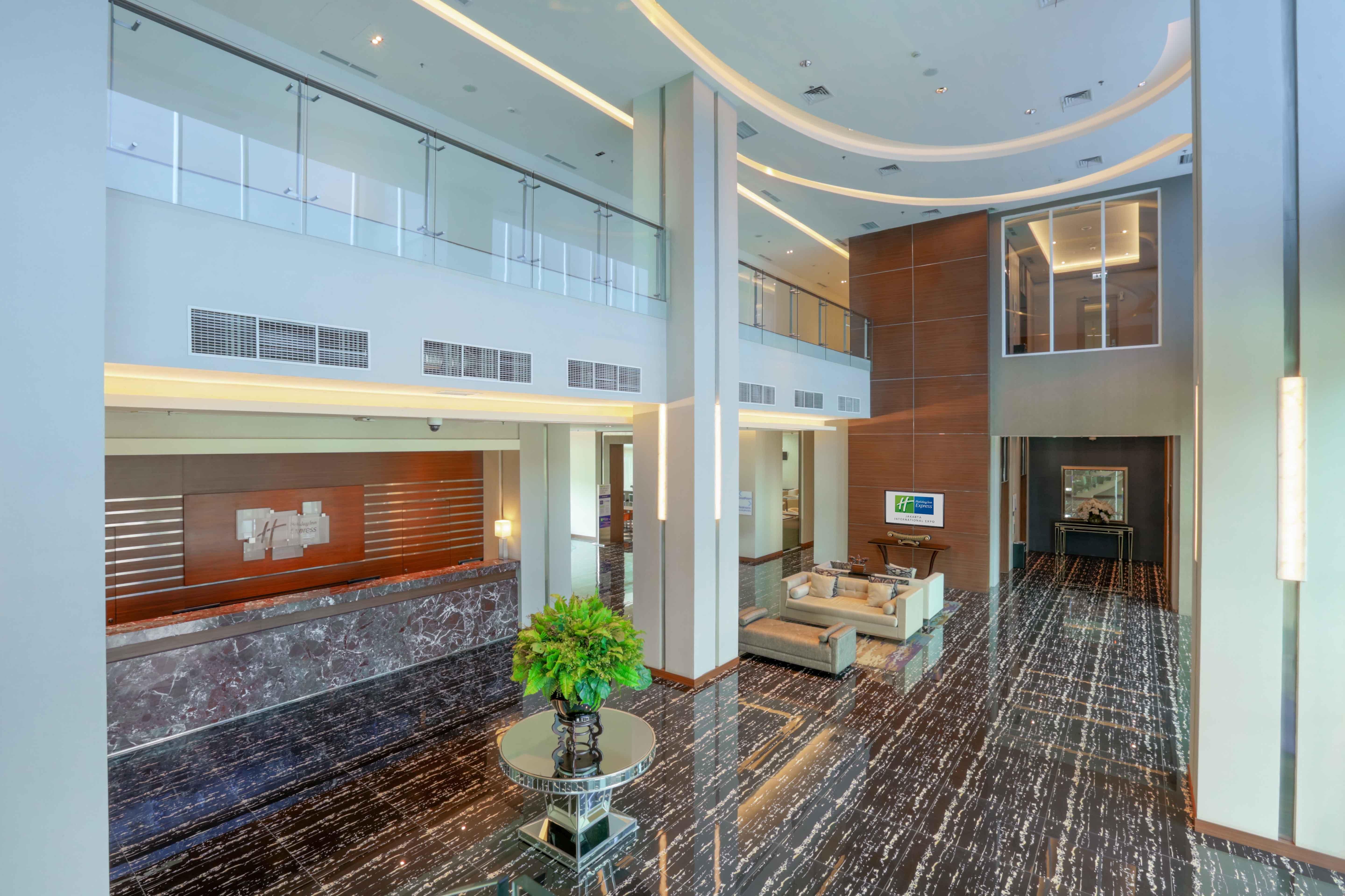 Holiday Inn Express Jakarta International Expo By Ihg Jacarta Exterior foto