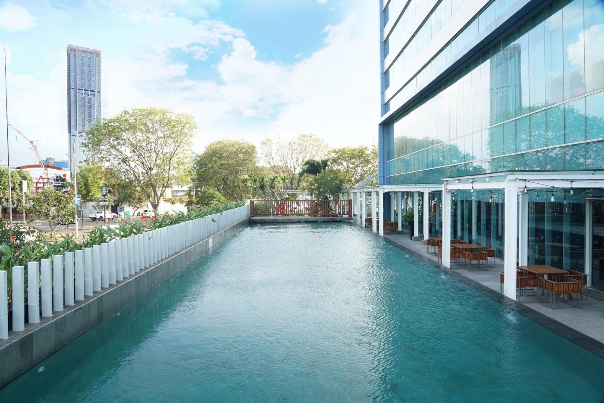 Holiday Inn Express Jakarta International Expo By Ihg Jacarta Exterior foto