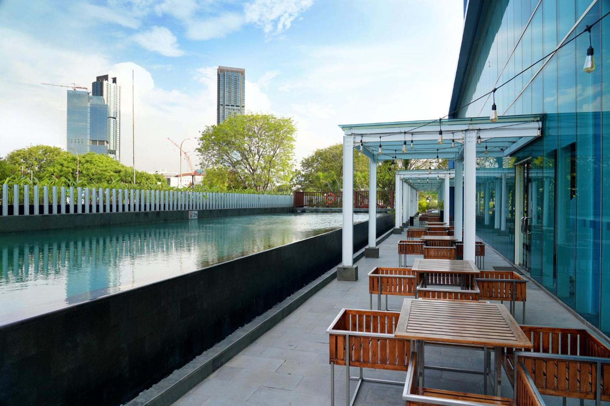 Holiday Inn Express Jakarta International Expo By Ihg Jacarta Exterior foto