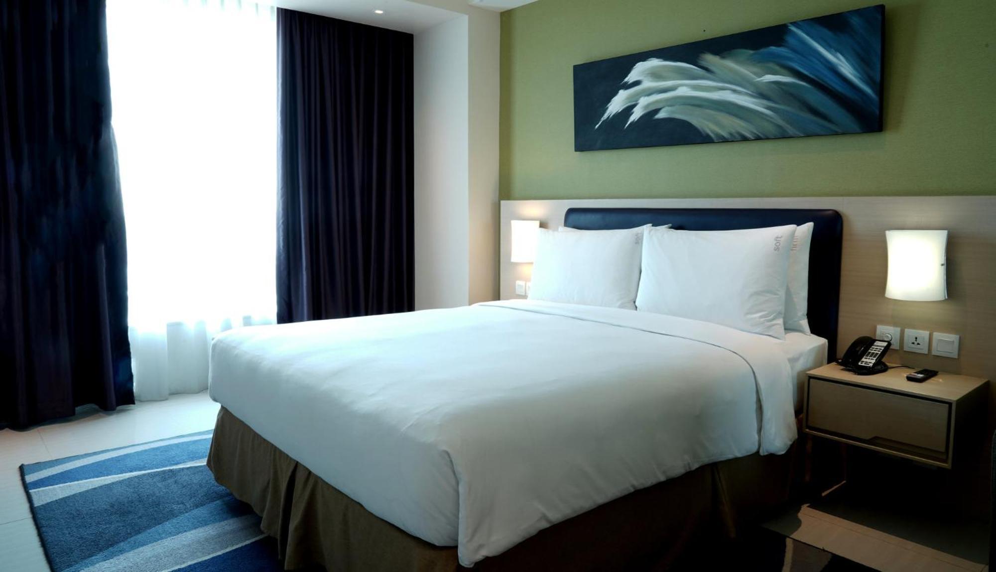 Holiday Inn Express Jakarta International Expo By Ihg Jacarta Exterior foto